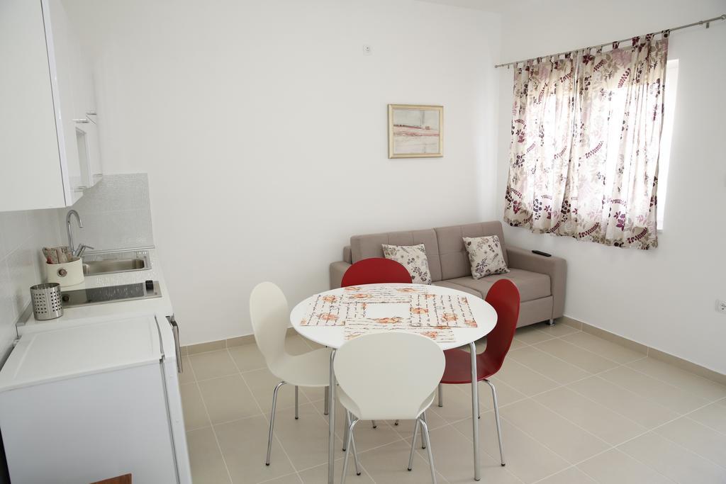 Apartment Udovicic Vodice Ruang foto