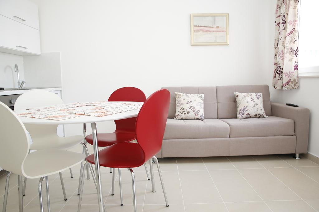 Apartment Udovicic Vodice Ruang foto