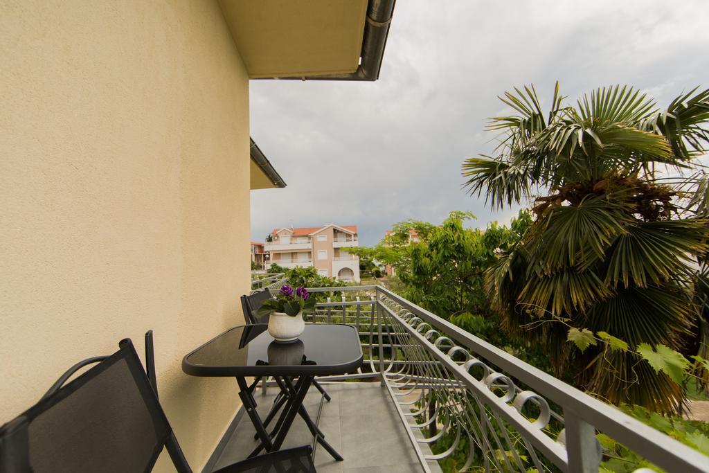 Apartment Udovicic Vodice Ruang foto