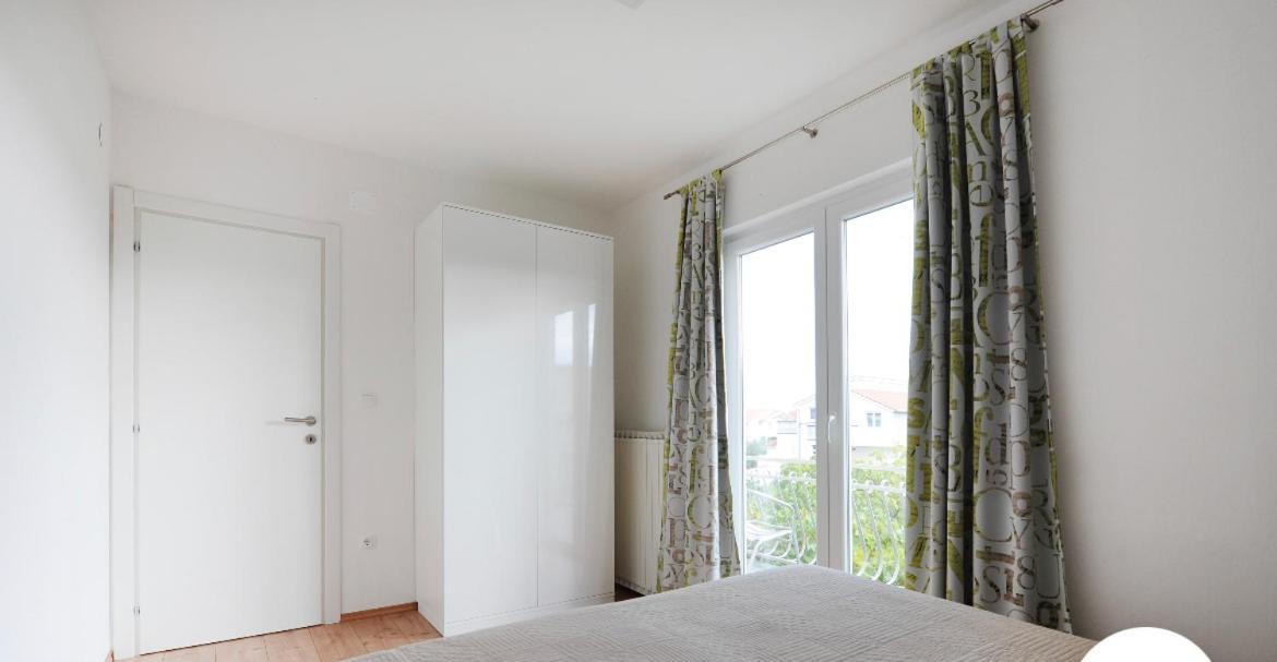Apartment Udovicic Vodice Bagian luar foto