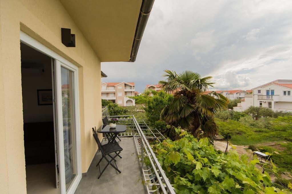 Apartment Udovicic Vodice Bagian luar foto